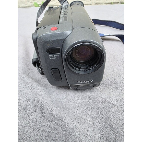 Sony Handycam CCD-TRV212 Video 8MM Analog Camcorder Without Accessories - Picture 3 of 11